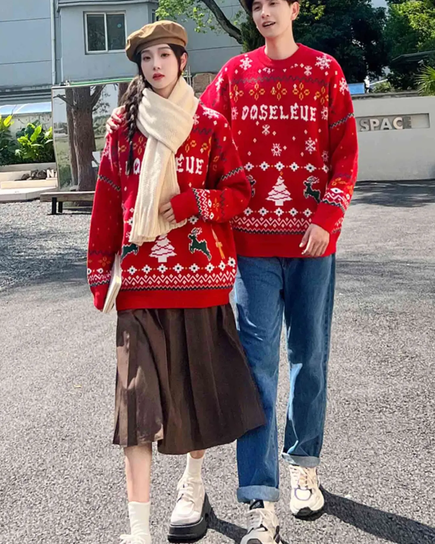 Loose-Cut Christmas Jumper