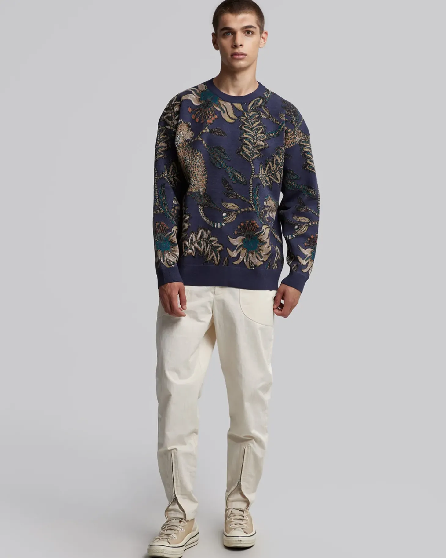 Sweatshirt With Animal & Plant Graphics