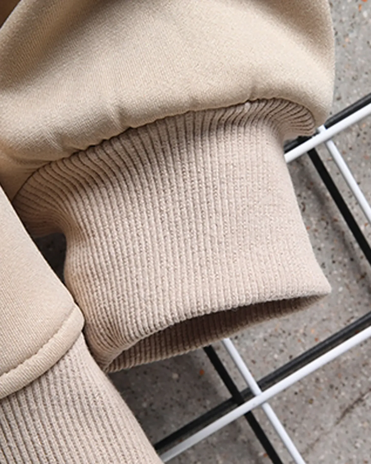Wide Ribbed Crewneck Sweatshirt